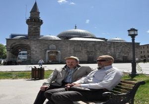 Dadaşlar dan eğitim sistemine övgü